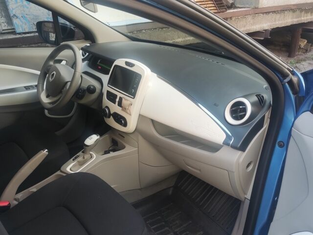 Синий Рено Зое, объемом двигателя 0 л и пробегом 77 тыс. км за 7999 $, фото 4 на Automoto.ua