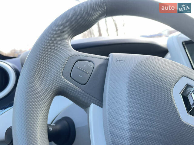 Синий Рено Зое, объемом двигателя 0 л и пробегом 93 тыс. км за 7599 $, фото 30 на Automoto.ua