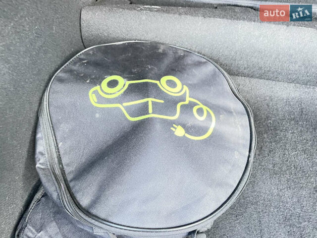 Синий Рено Зое, объемом двигателя 0 л и пробегом 93 тыс. км за 7599 $, фото 45 на Automoto.ua