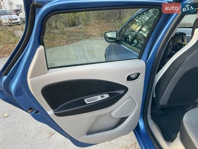 Синий Рено Зое, объемом двигателя 0 л и пробегом 105 тыс. км за 7150 $, фото 17 на Automoto.ua
