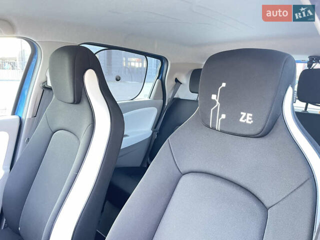 Синий Рено Зое, объемом двигателя 0 л и пробегом 93 тыс. км за 7599 $, фото 25 на Automoto.ua