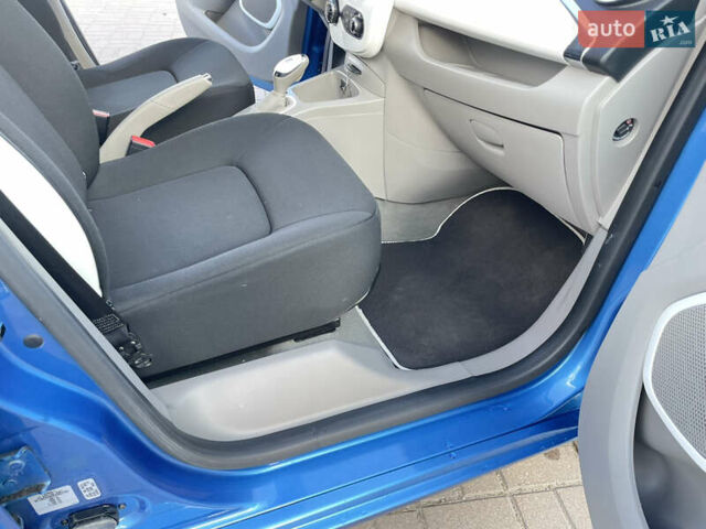 Синий Рено Зое, объемом двигателя 0 л и пробегом 93 тыс. км за 7599 $, фото 51 на Automoto.ua
