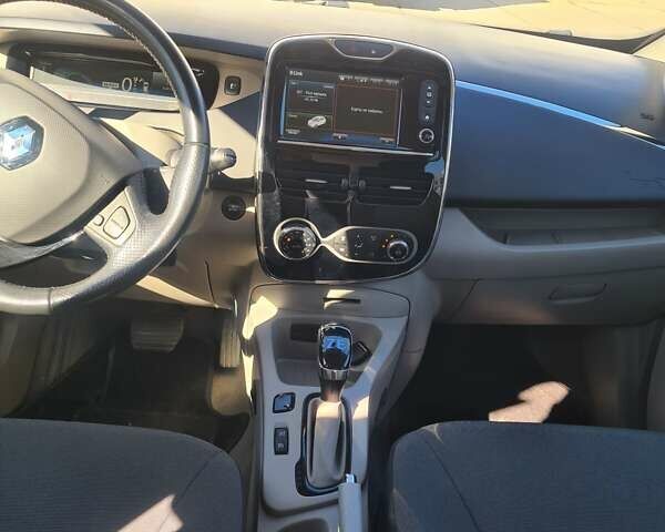 Синий Рено Зое, объемом двигателя 0 л и пробегом 78 тыс. км за 8000 $, фото 8 на Automoto.ua