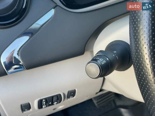 Синий Рено Зое, объемом двигателя 0 л и пробегом 105 тыс. км за 7150 $, фото 27 на Automoto.ua