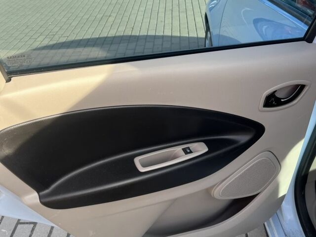 Синий Рено Зое, объемом двигателя 0 л и пробегом 171 тыс. км за 6499 $, фото 6 на Automoto.ua