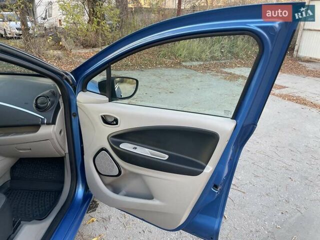 Синий Рено Зое, объемом двигателя 0 л и пробегом 105 тыс. км за 7150 $, фото 13 на Automoto.ua