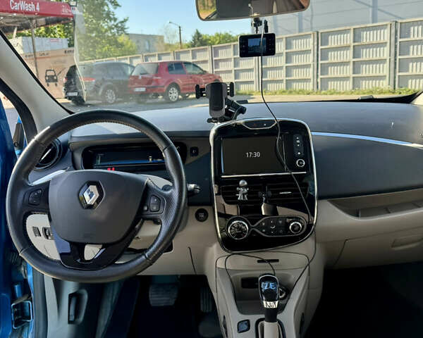 Синий Рено Зое, объемом двигателя 0 л и пробегом 84 тыс. км за 7900 $, фото 12 на Automoto.ua