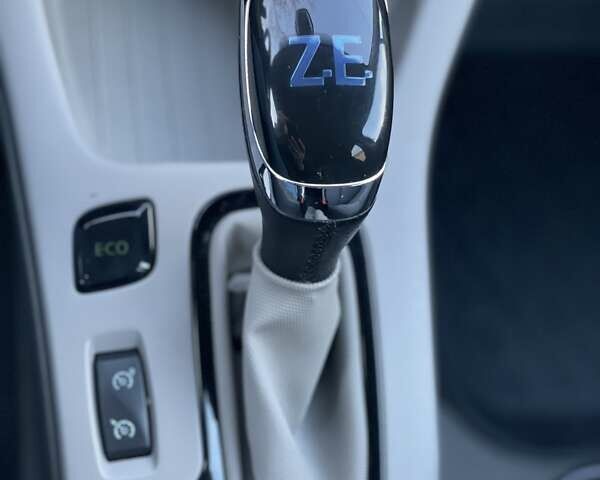Синий Рено Зое, объемом двигателя 0 л и пробегом 105 тыс. км за 7150 $, фото 30 на Automoto.ua