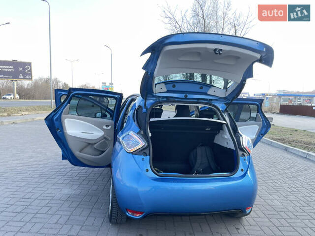 Синий Рено Зое, объемом двигателя 0 л и пробегом 93 тыс. км за 7599 $, фото 64 на Automoto.ua