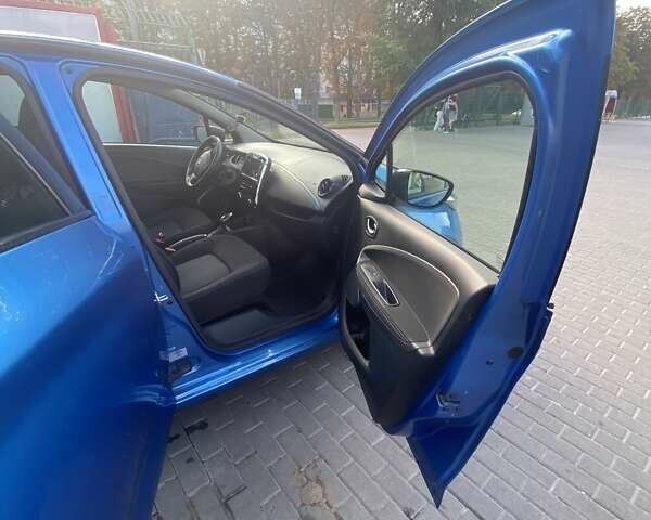 Синий Рено Зое, объемом двигателя 0 л и пробегом 240 тыс. км за 7600 $, фото 9 на Automoto.ua