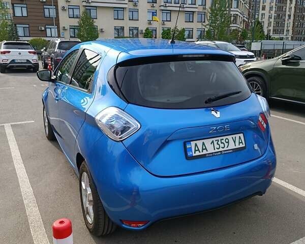 Синий Рено Зое, объемом двигателя 0 л и пробегом 77 тыс. км за 6500 $, фото 2 на Automoto.ua