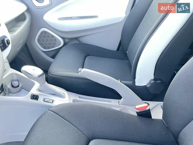Синий Рено Зое, объемом двигателя 0 л и пробегом 93 тыс. км за 7599 $, фото 26 на Automoto.ua