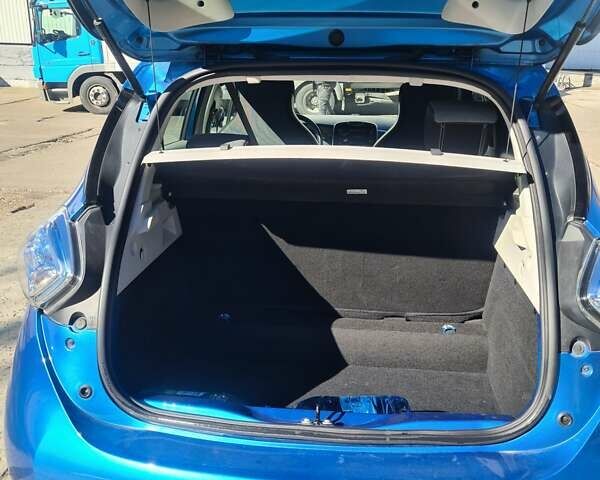 Синий Рено Зое, объемом двигателя 0 л и пробегом 78 тыс. км за 8000 $, фото 6 на Automoto.ua