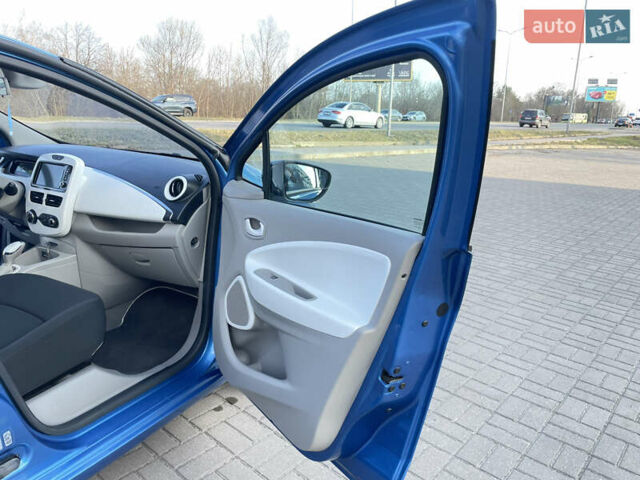 Синий Рено Зое, объемом двигателя 0 л и пробегом 93 тыс. км за 7599 $, фото 50 на Automoto.ua
