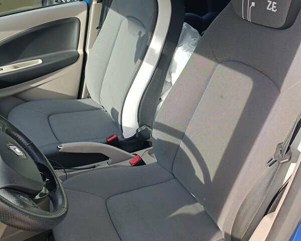 Синий Рено Зое, объемом двигателя 0 л и пробегом 77 тыс. км за 6500 $, фото 7 на Automoto.ua