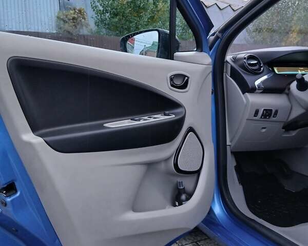 Синий Рено Зое, объемом двигателя 0 л и пробегом 84 тыс. км за 7800 $, фото 8 на Automoto.ua