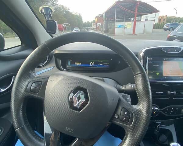 Синий Рено Зое, объемом двигателя 0 л и пробегом 240 тыс. км за 7600 $, фото 2 на Automoto.ua