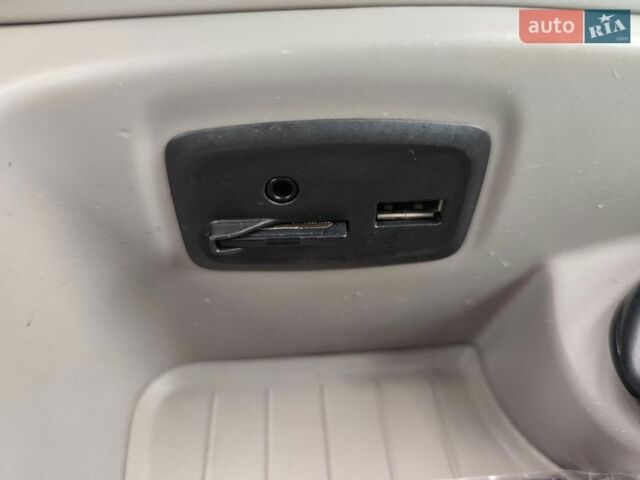 Синий Рено Зое, объемом двигателя 0 л и пробегом 172 тыс. км за 7400 $, фото 30 на Automoto.ua