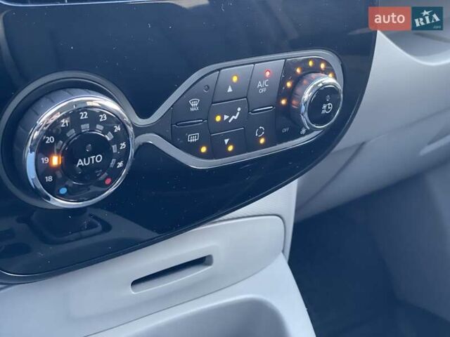 Синий Рено Зое, объемом двигателя 0 л и пробегом 105 тыс. км за 7150 $, фото 25 на Automoto.ua