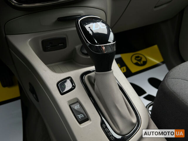 Синий Рено Зое, объемом двигателя 24 л и пробегом 80 тыс. км за 8400 $, фото 13 на Automoto.ua