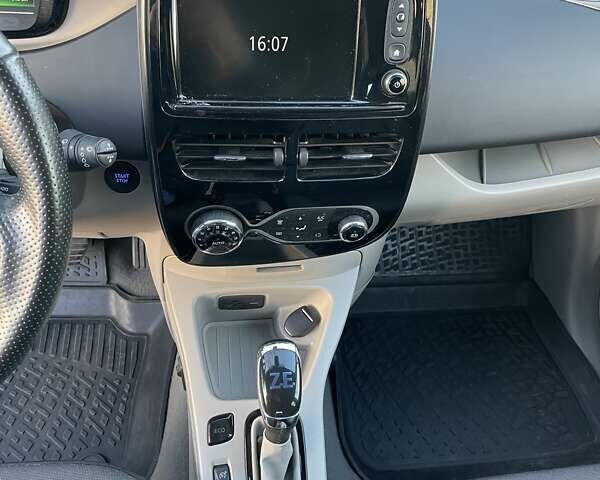Синий Рено Зое, объемом двигателя 0 л и пробегом 105 тыс. км за 7150 $, фото 22 на Automoto.ua