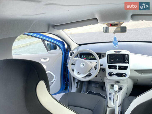 Синий Рено Зое, объемом двигателя 0 л и пробегом 93 тыс. км за 7599 $, фото 49 на Automoto.ua
