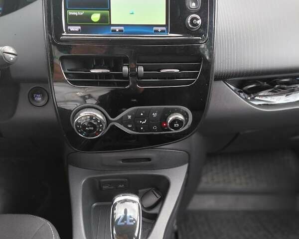 Синий Рено Зое, объемом двигателя 0 л и пробегом 132 тыс. км за 9300 $, фото 11 на Automoto.ua
