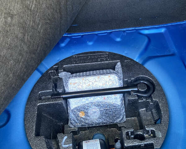 Синий Рено Зое, объемом двигателя 0 л и пробегом 53 тыс. км за 4200 $, фото 9 на Automoto.ua