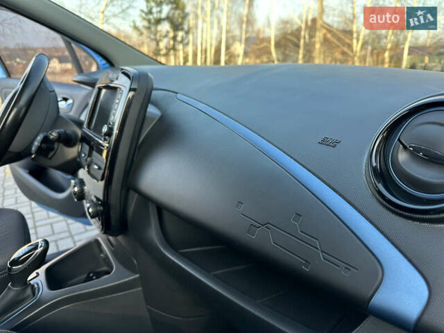 Синий Рено Зое, объемом двигателя 0 л и пробегом 104 тыс. км за 8600 $, фото 37 на Automoto.ua
