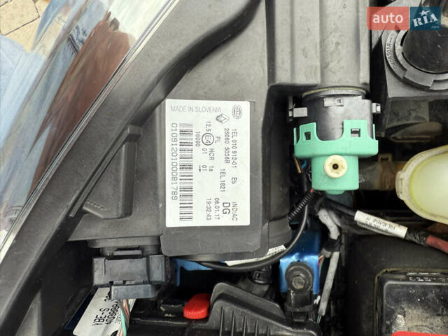 Синий Рено Зое, объемом двигателя 0 л и пробегом 99 тыс. км за 9500 $, фото 38 на Automoto.ua