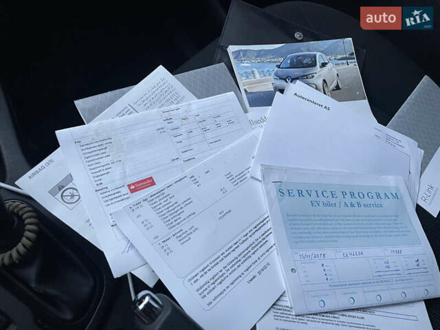 Синий Рено Зое, объемом двигателя 0 л и пробегом 101 тыс. км за 9300 $, фото 40 на Automoto.ua