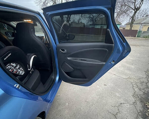 Синий Рено Зое, объемом двигателя 0 л и пробегом 101 тыс. км за 9300 $, фото 20 на Automoto.ua