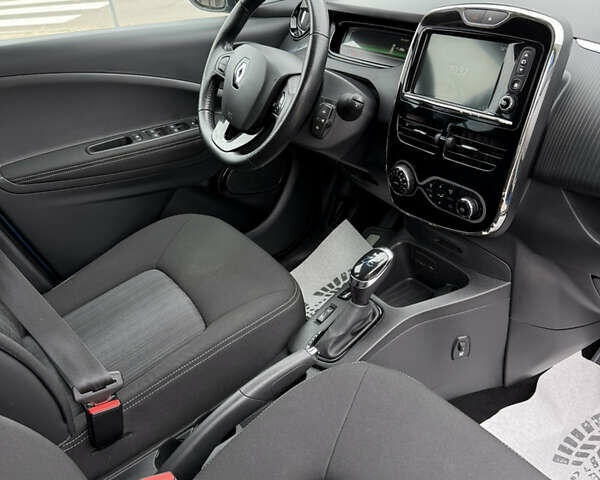 Синий Рено Зое, объемом двигателя 0 л и пробегом 99 тыс. км за 9500 $, фото 25 на Automoto.ua