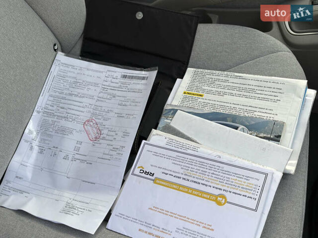 Синий Рено Зое, объемом двигателя 0 л и пробегом 166 тыс. км за 8999 $, фото 19 на Automoto.ua