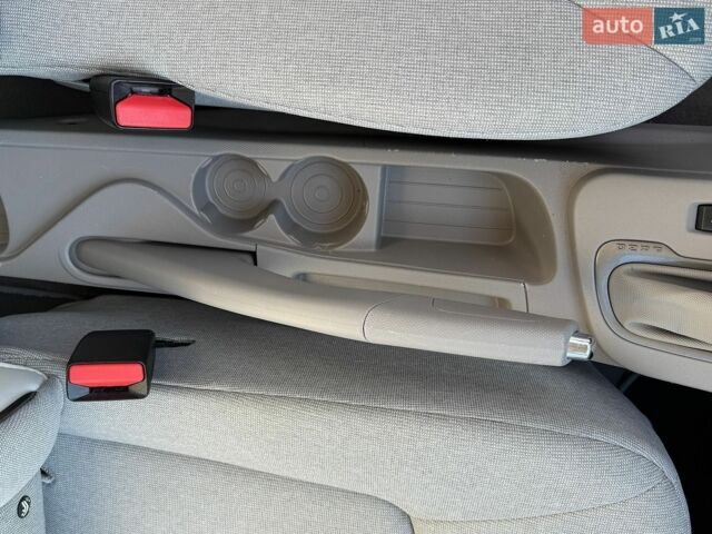Синій Рено Зое, об'ємом двигуна 0 л та пробігом 68 тис. км за 9700 $, фото 43 на Automoto.ua