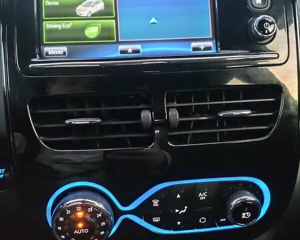 Синий Рено Зое, объемом двигателя 0 л и пробегом 95 тыс. км за 9200 $, фото 8 на Automoto.ua