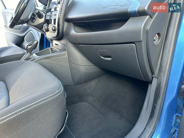 Синий Рено Зое, объемом двигателя 0 л и пробегом 104 тыс. км за 8600 $, фото 36 на Automoto.ua