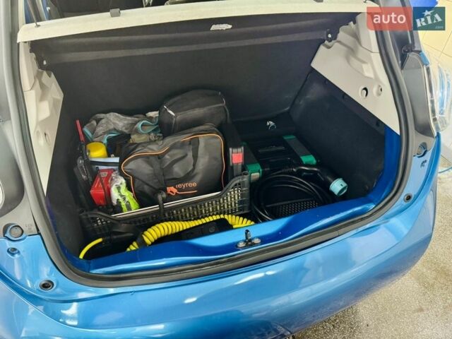 Синий Рено Зое, объемом двигателя 0 л и пробегом 139 тыс. км за 10950 $, фото 78 на Automoto.ua