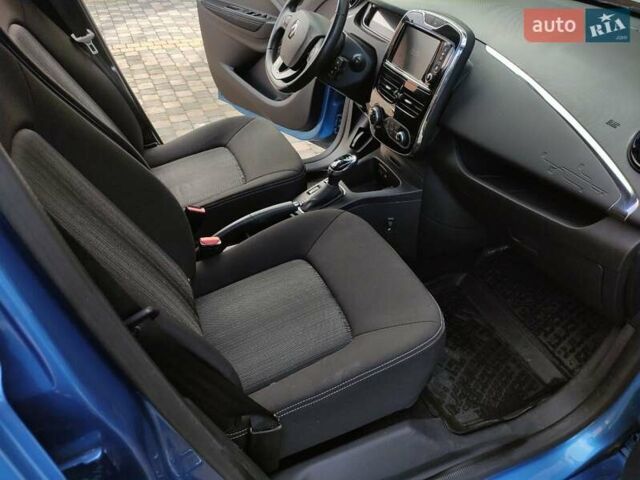 Синий Рено Зое, объемом двигателя 0 л и пробегом 112 тыс. км за 9400 $, фото 11 на Automoto.ua