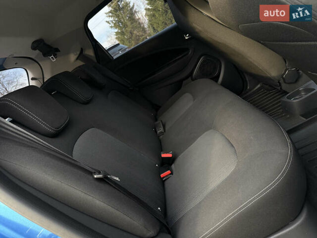 Синий Рено Зое, объемом двигателя 0 л и пробегом 104 тыс. км за 9750 $, фото 40 на Automoto.ua