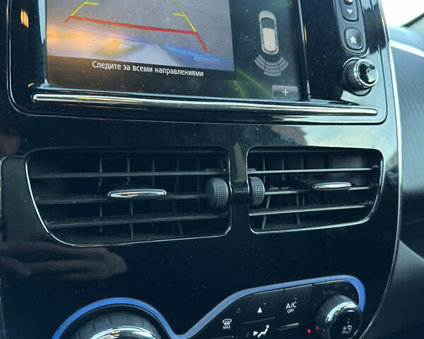 Синій Рено Зое, об'ємом двигуна 0 л та пробігом 141 тис. км за 8970 $, фото 26 на Automoto.ua