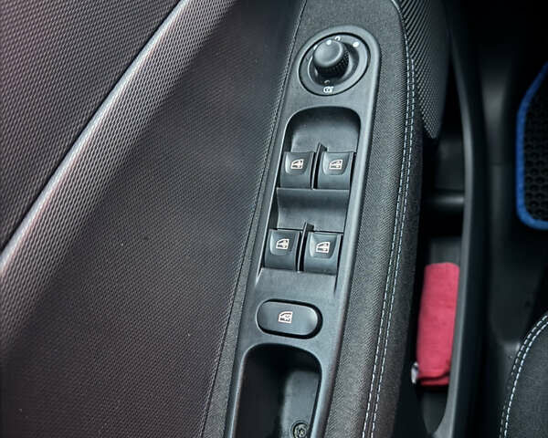 Синий Рено Зое, объемом двигателя 0 л и пробегом 61 тыс. км за 11400 $, фото 10 на Automoto.ua