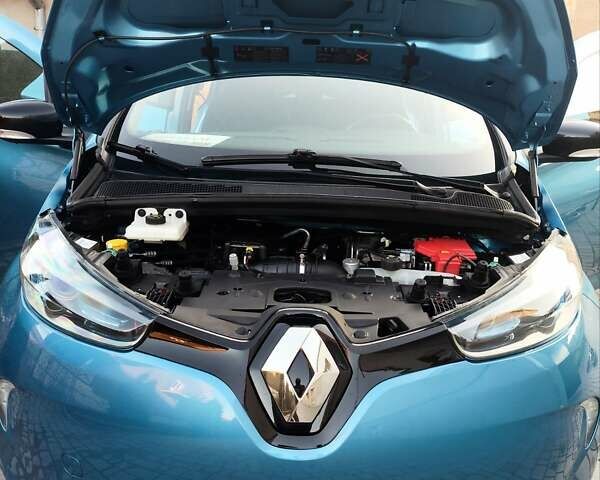 Синий Рено Зое, объемом двигателя 0 л и пробегом 95 тыс. км за 9200 $, фото 26 на Automoto.ua