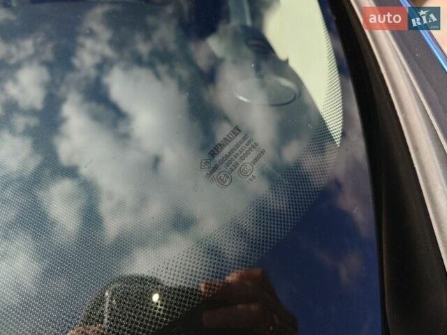 Синий Рено Зое, объемом двигателя 0 л и пробегом 104 тыс. км за 7100 $, фото 58 на Automoto.ua