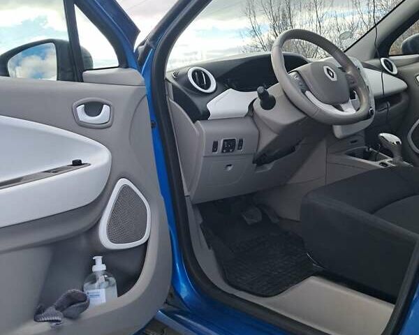 Синий Рено Зое, объемом двигателя 0 л и пробегом 47 тыс. км за 9600 $, фото 17 на Automoto.ua