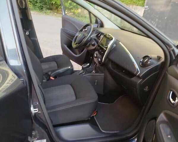 Синий Рено Зое, объемом двигателя 0 л и пробегом 62 тыс. км за 8900 $, фото 9 на Automoto.ua