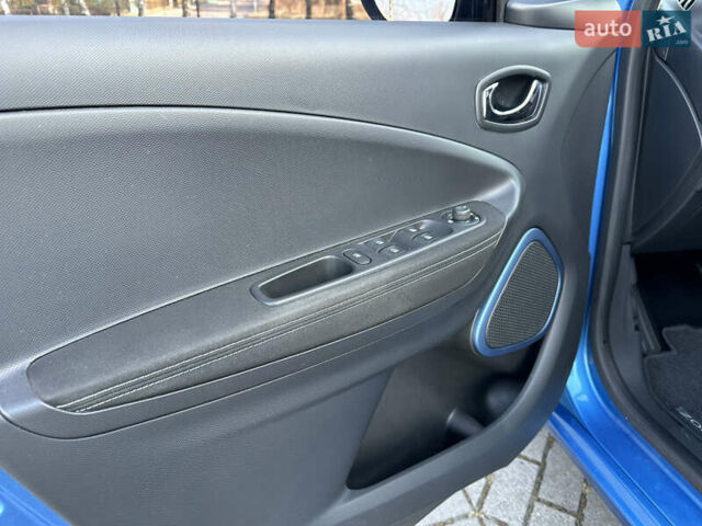 Синий Рено Зое, объемом двигателя 0 л и пробегом 104 тыс. км за 8600 $, фото 24 на Automoto.ua