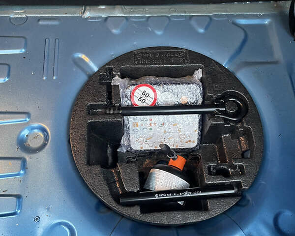 Синий Рено Зое, объемом двигателя 0 л и пробегом 101 тыс. км за 9300 $, фото 34 на Automoto.ua