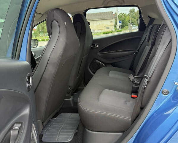 Синий Рено Зое, объемом двигателя 0 л и пробегом 99 тыс. км за 9750 $, фото 19 на Automoto.ua