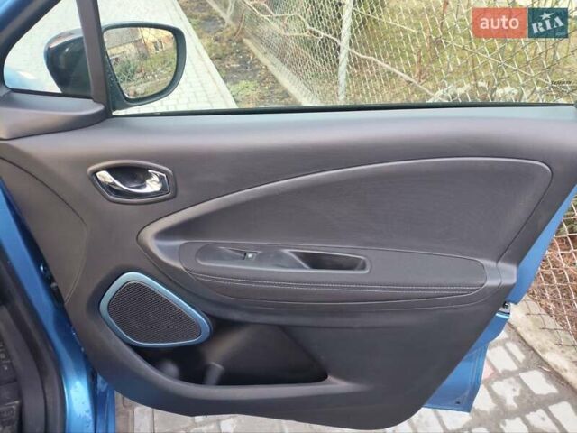 Синий Рено Зое, объемом двигателя 0 л и пробегом 95 тыс. км за 9200 $, фото 17 на Automoto.ua